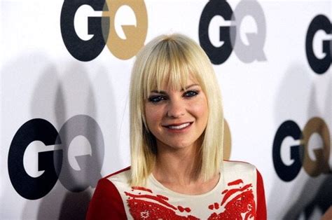 Anna Faris – Height, Weight, Bra Size, Measurements。